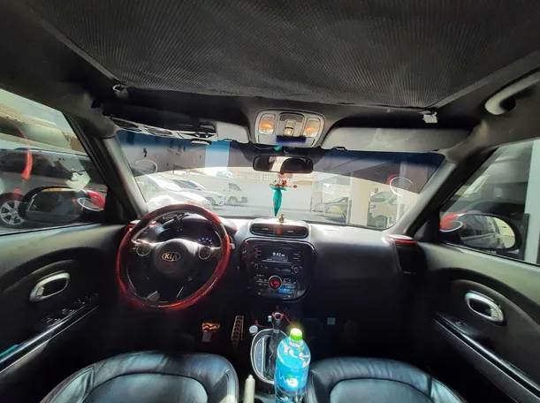 Car image 14