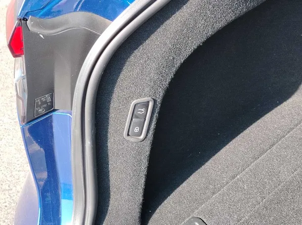 Car image 37