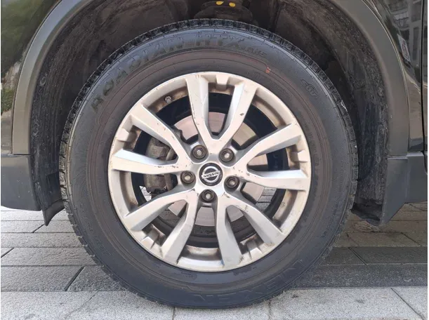 Car image 9