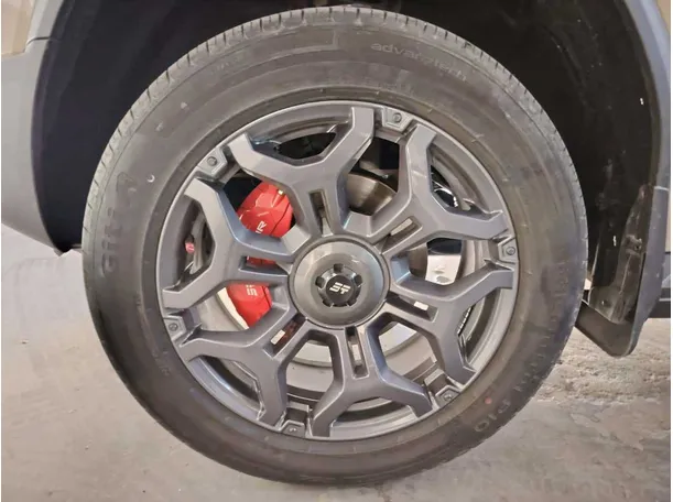 Car image 11