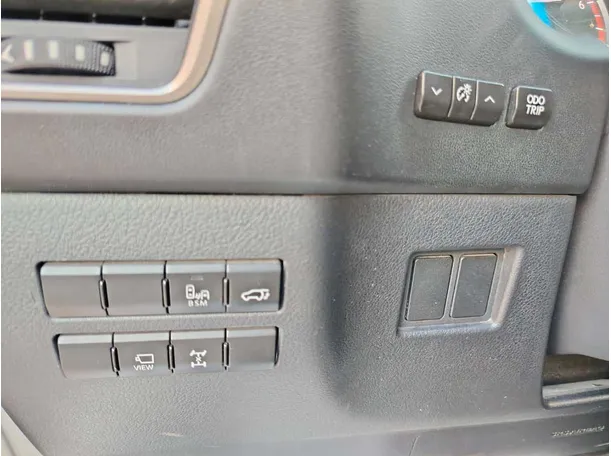 Car image 37