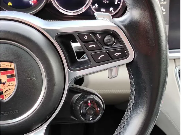 Car image 30