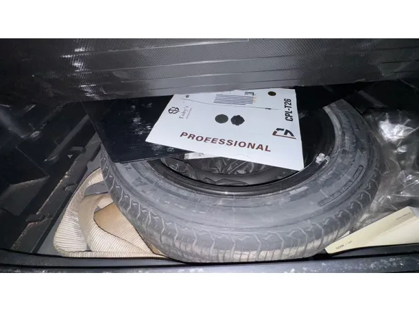 Car image 25