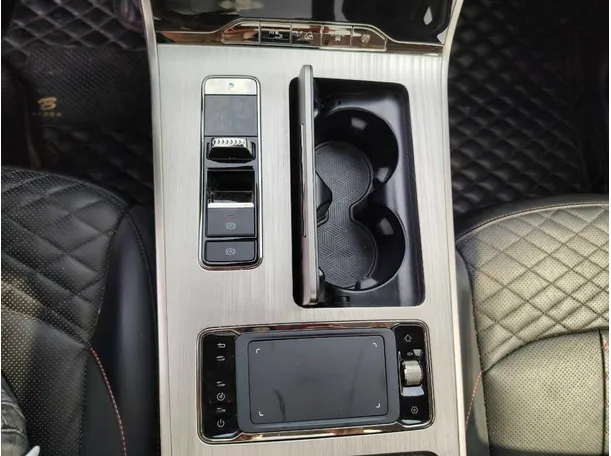 Car image 25