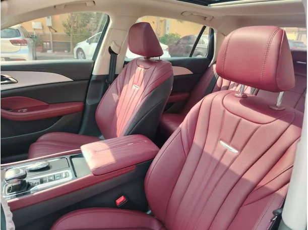 Car image 16