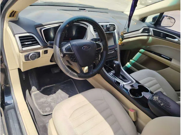 Car image 12