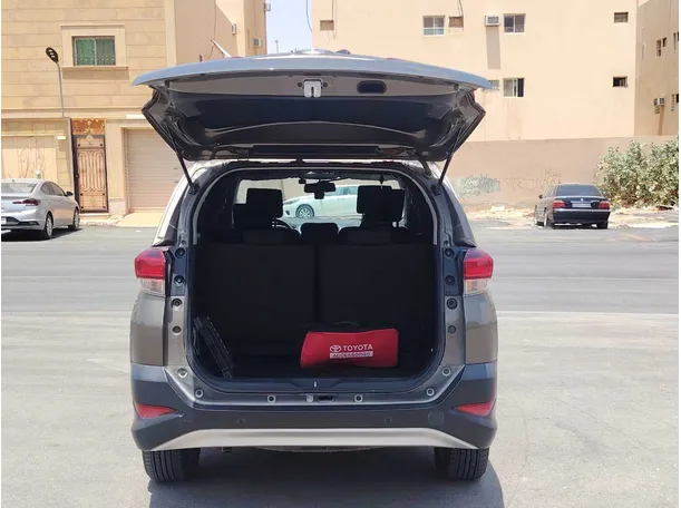 Car image 24