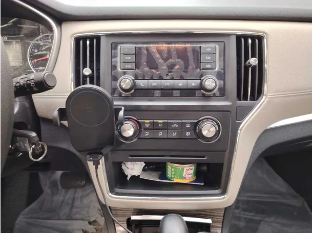Car image 10