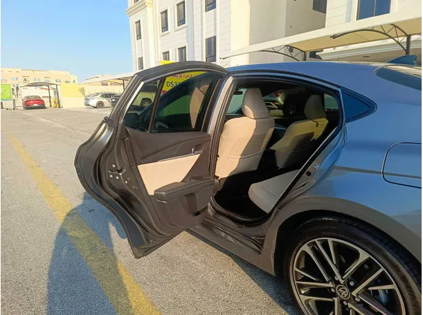 Car image 19