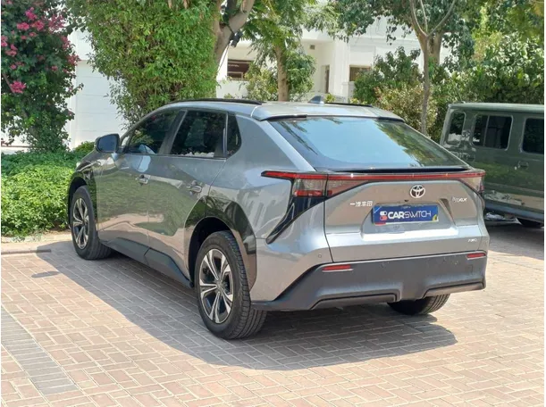 Car image 5