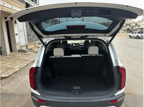Car image 21