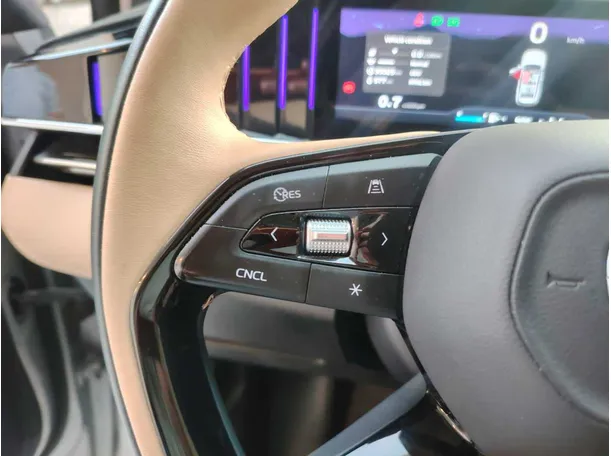 Car image 37