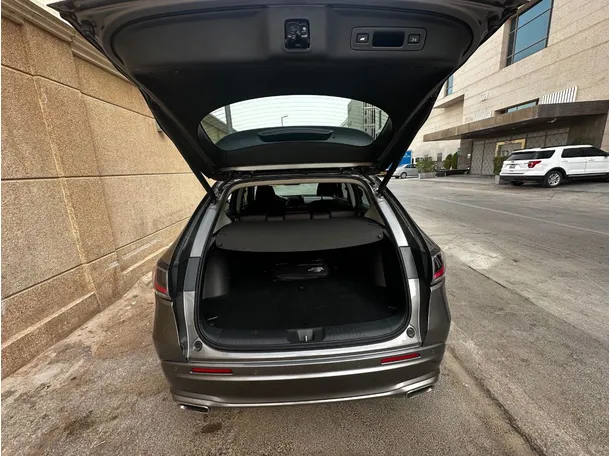 Car image 22