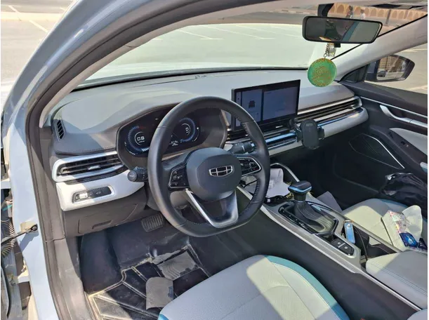 Car image 11