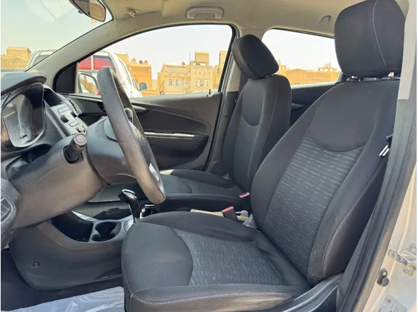 Car image 12