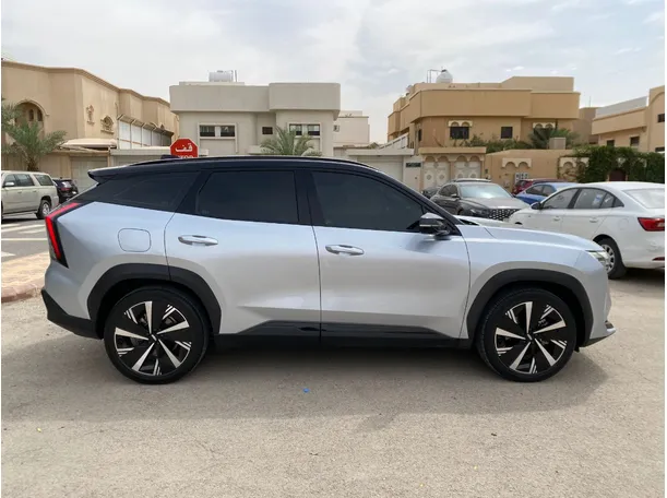 Car image 4