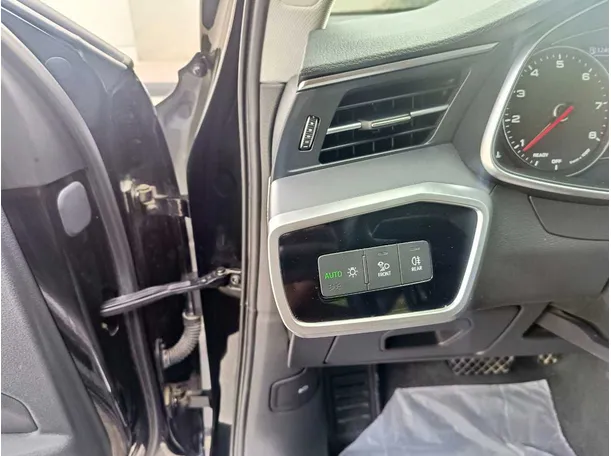 Car image 30