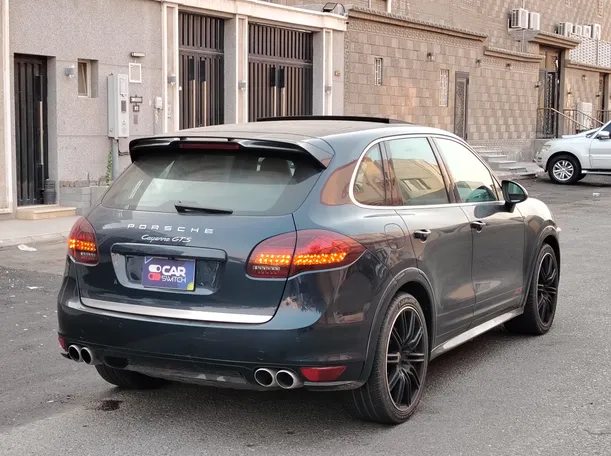 Car image 5