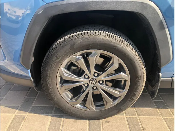 Car image 10