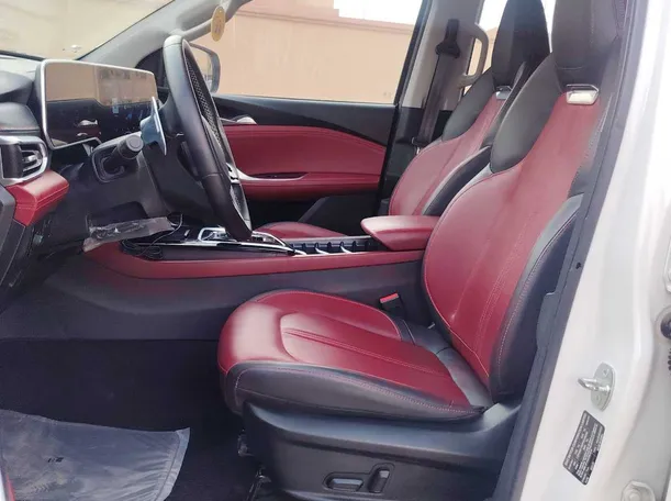 Car image 12