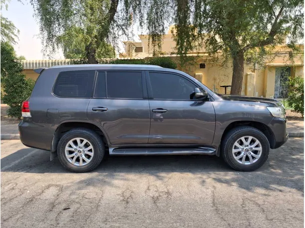 Car image 8