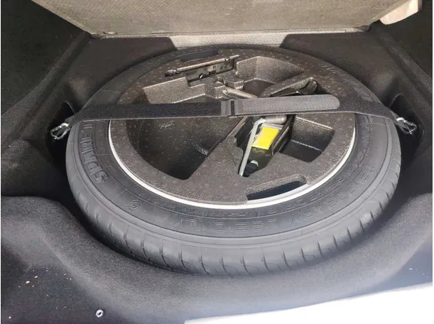 Car image 32