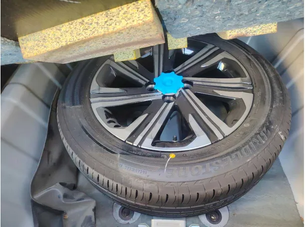 Car image 40