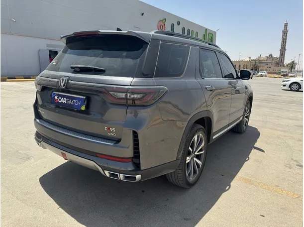 Car image 5