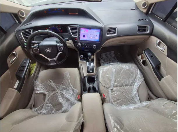Car image 14