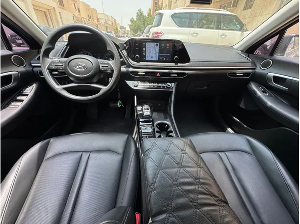 Car image 16