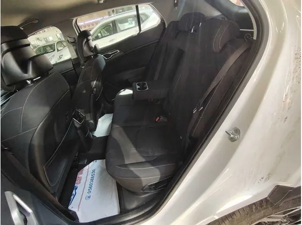 Car image 18