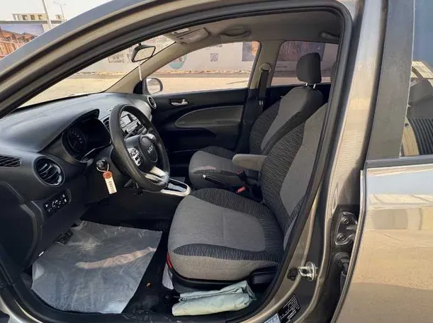 Car image 11