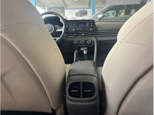 Car image 18