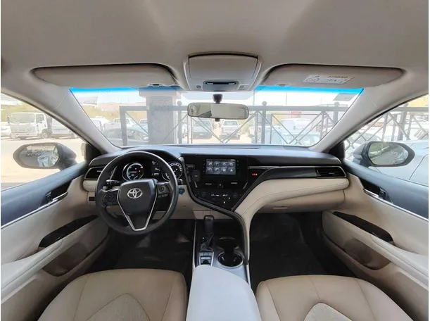 Car image 19