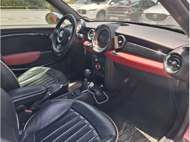 Car image 14