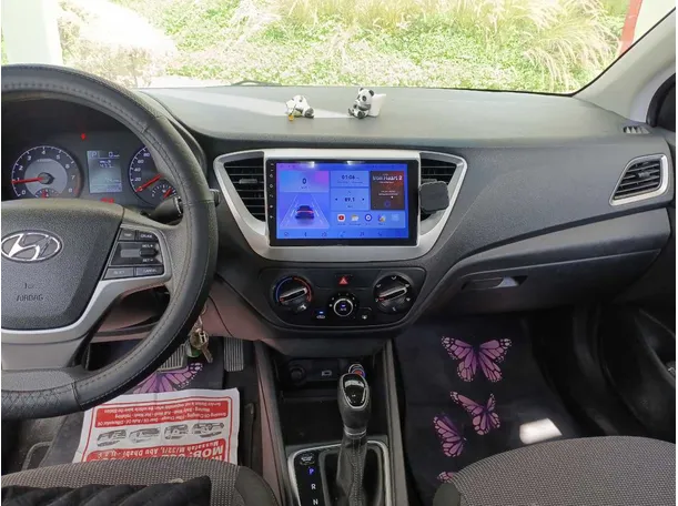Car image 17