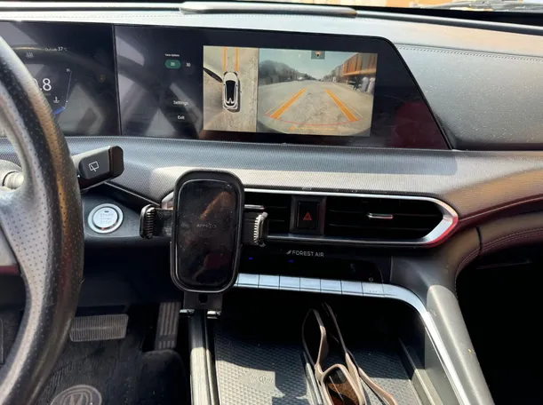 Car image 18