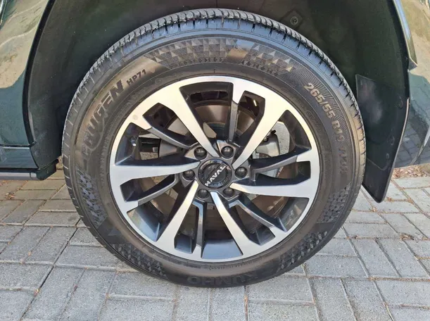 Car image 9
