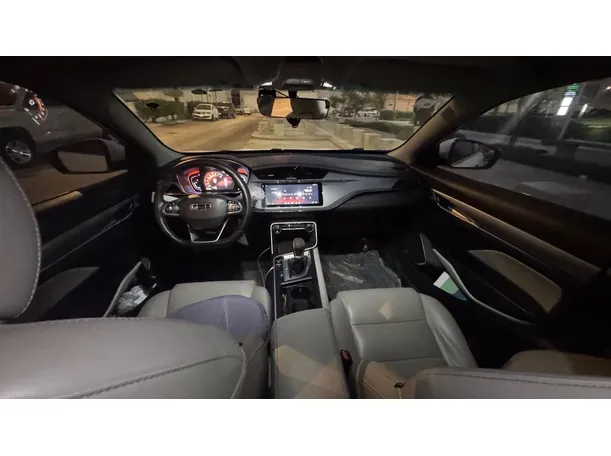 Car image 14