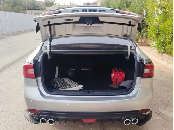 Car image 23