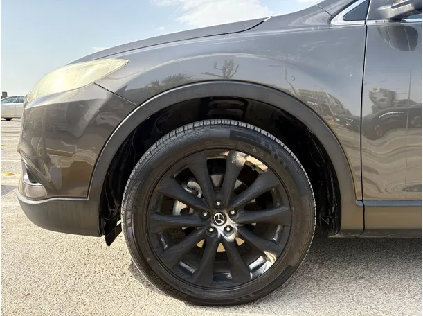 Car image 9