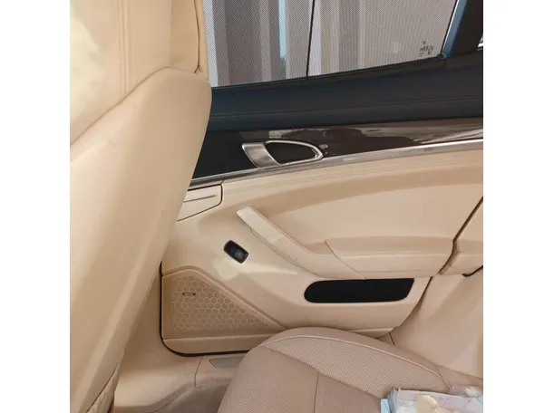 Car image 32