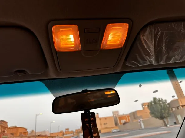 Car image 25
