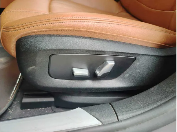 Car image 33