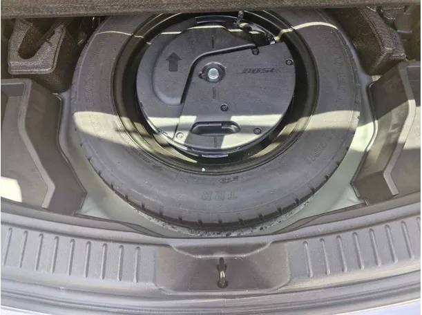 Car image 24