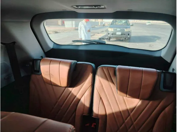 Car image 40