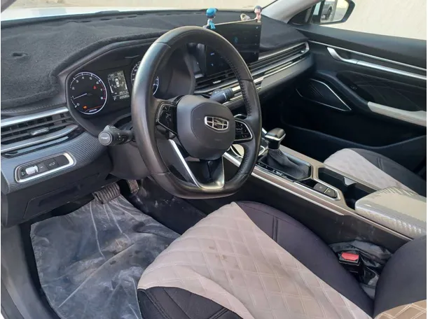 Car image 11