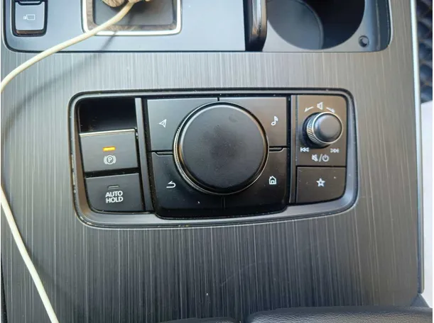 Car image 32