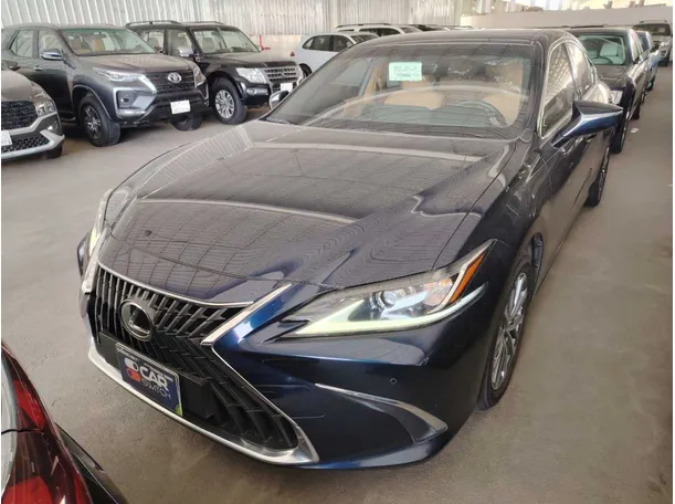 2023 Lexus ES300h in Jeddah