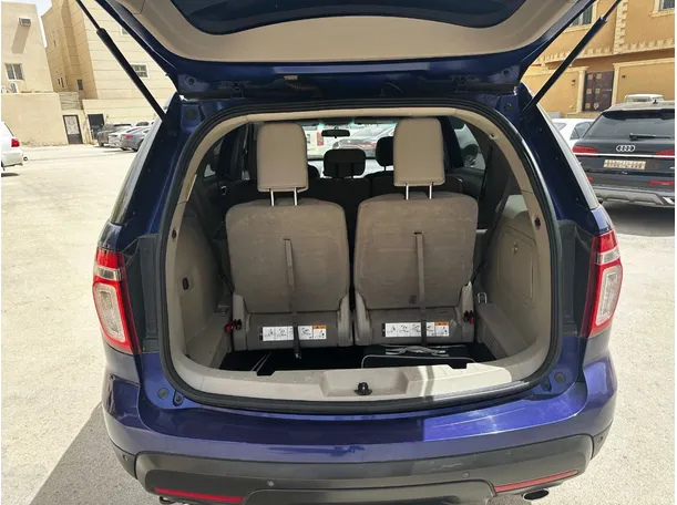 Car image 25
